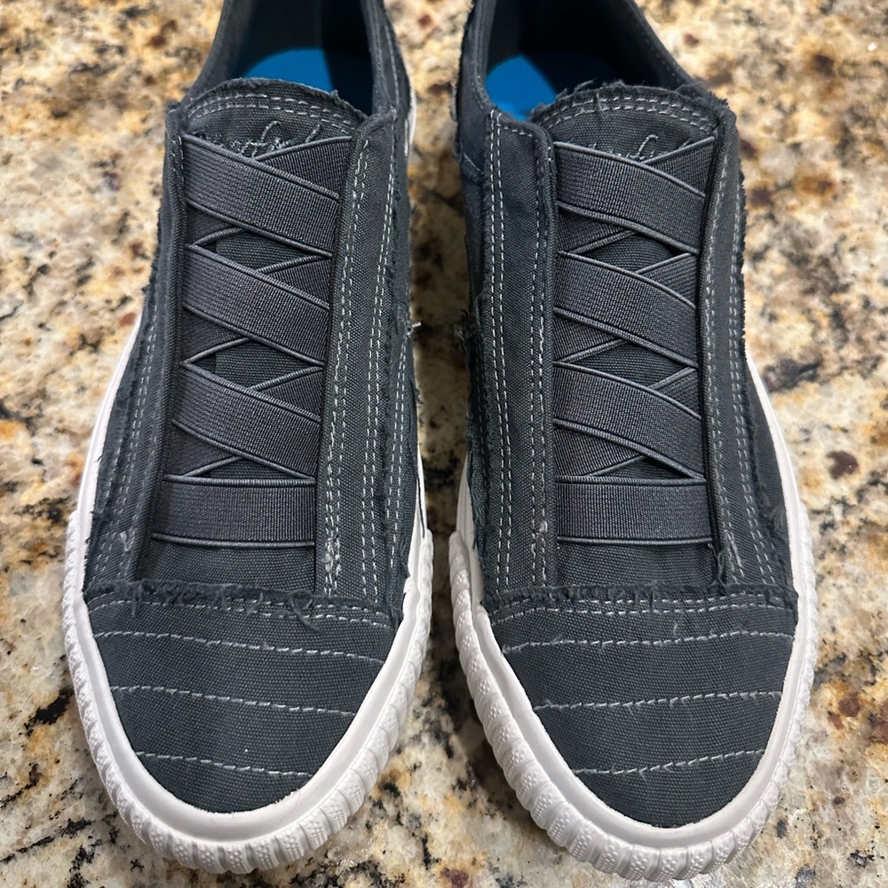 New Blowfish gray canvas 8